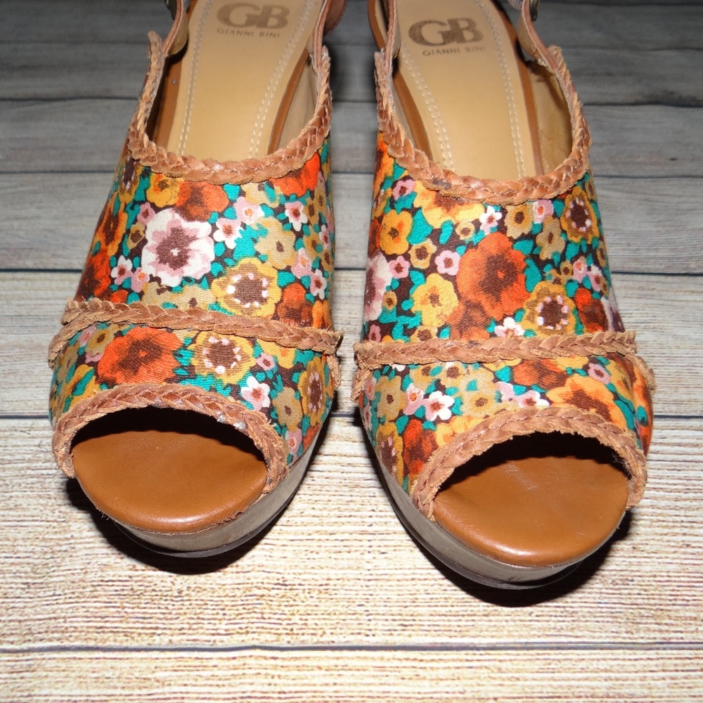 Gianni Bini Upper flowered wood wedges